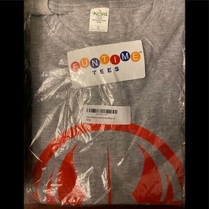 Star Wars T-shirt Small Falcon Empire NEW